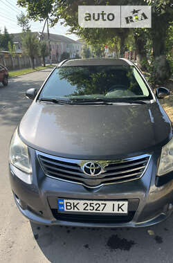 Універсал Toyota Avensis 2010 в Здолбуніві