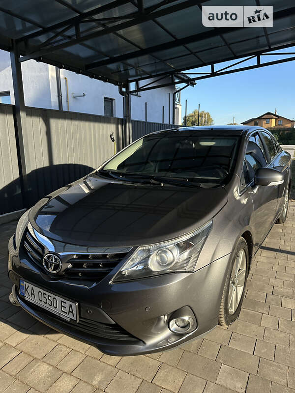 Седан Toyota Avensis 2015 в Борисполе