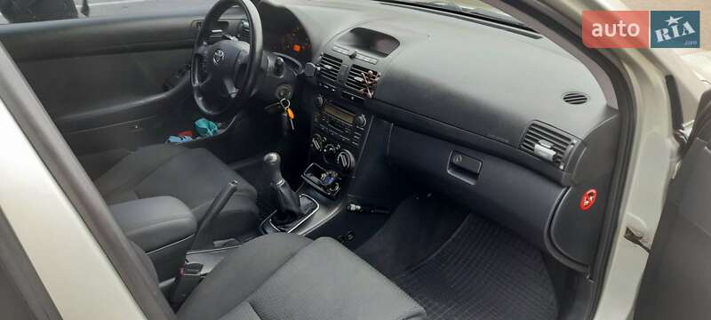 Седан Toyota Avensis 2004 в Броварах