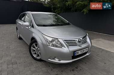 Універсал Toyota Avensis 2010 в Рівному