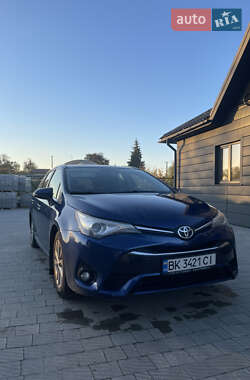 Універсал Toyota Avensis 2015 в Рокитному