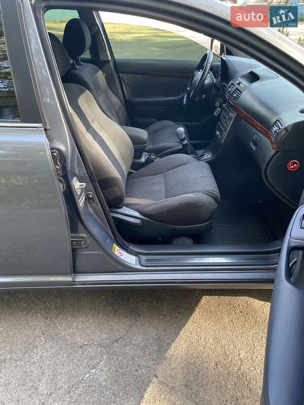 Универсал Toyota Avensis 2004 в Днепре