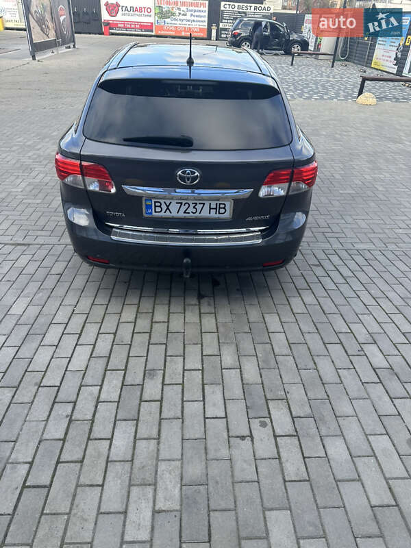 Універсал Toyota Avensis 2012 в Шепетівці