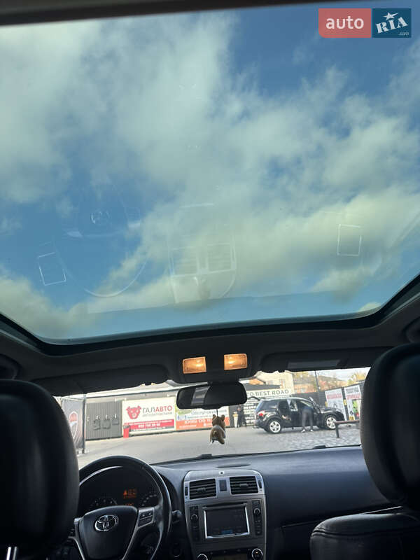 Універсал Toyota Avensis 2012 в Шепетівці