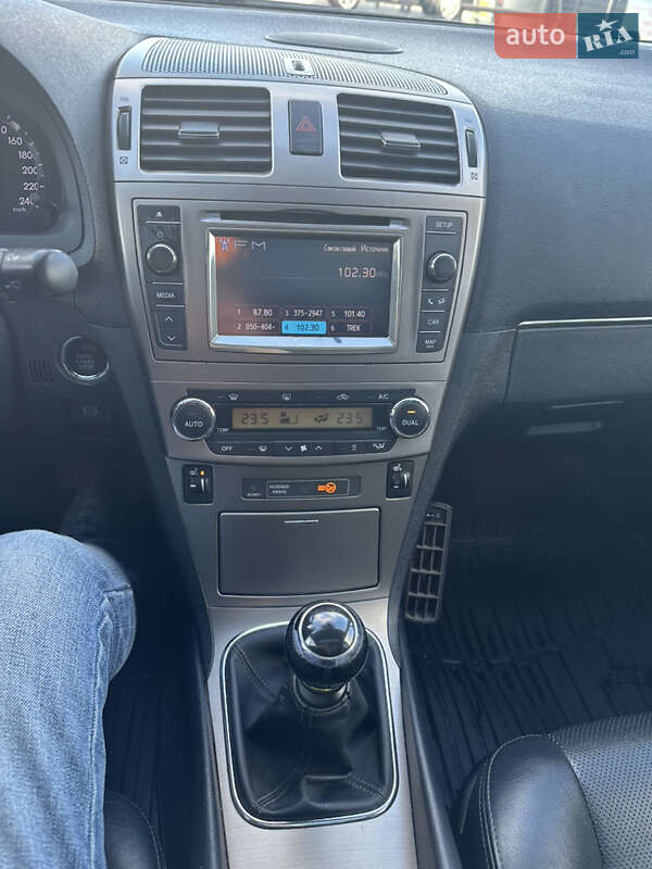 Універсал Toyota Avensis 2012 в Шепетівці