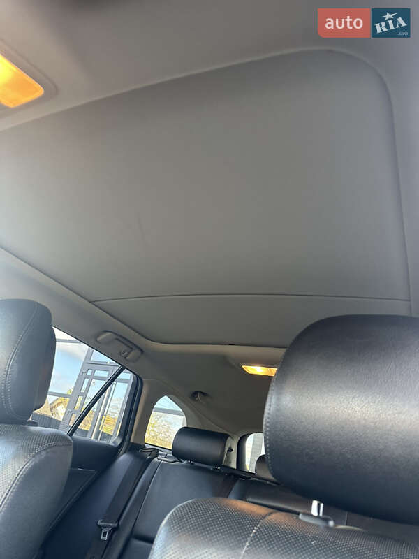 Універсал Toyota Avensis 2012 в Шепетівці