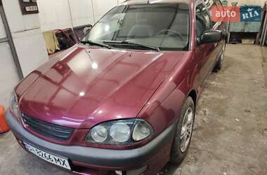 Універсал Toyota Avensis 1998 в Одесі