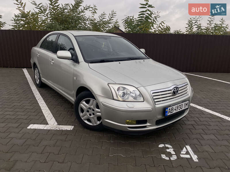 Седан Toyota Avensis 2004 в Виннице