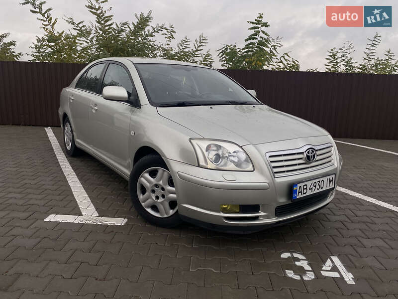 Седан Toyota Avensis 2004 в Виннице