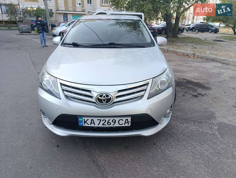 Toyota Avensis 2012