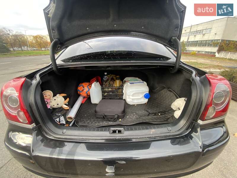 Седан Toyota Avensis 2007 в Киеве