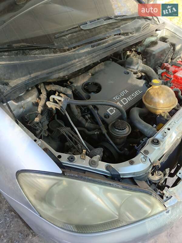 Лифтбек Toyota Avensis 2002 в Лубнах