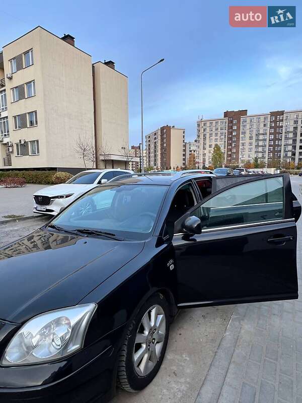 Универсал Toyota Avensis 2005 в Киеве