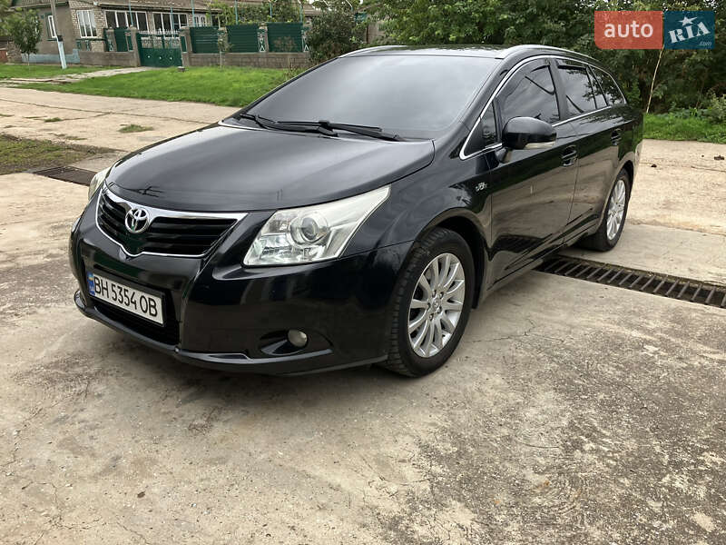 Универсал Toyota Avensis 2010 в Сарате