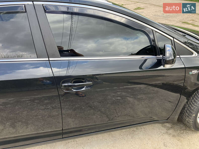 Универсал Toyota Avensis 2010 в Сарате