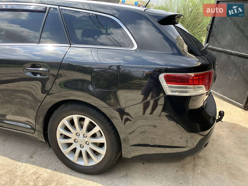 Универсал Toyota Avensis 2010 в Сарате