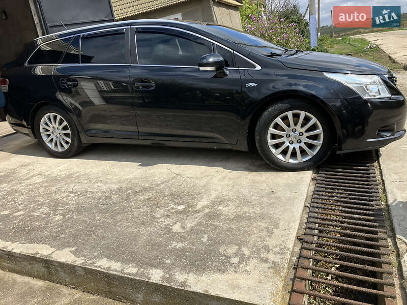 Универсал Toyota Avensis 2010 в Сарате