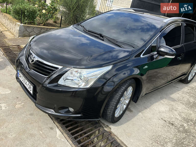 Универсал Toyota Avensis 2010 в Сарате