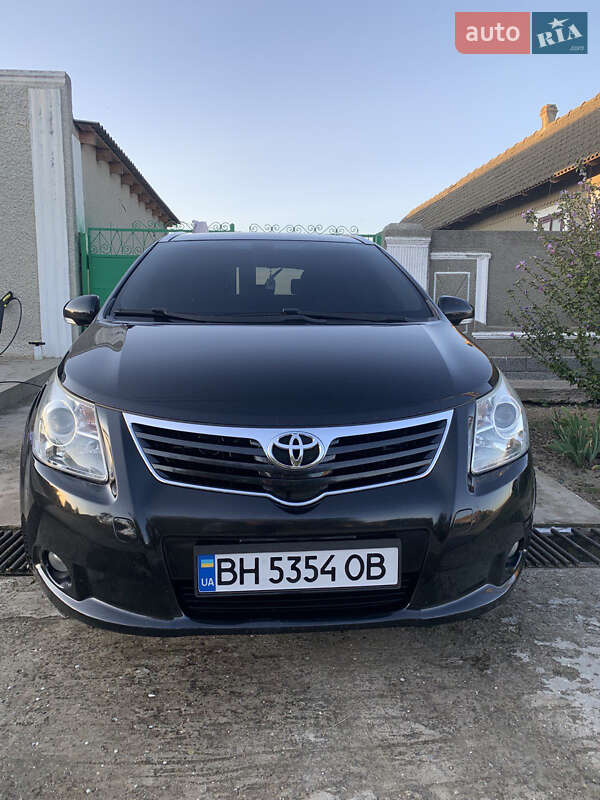 Универсал Toyota Avensis 2010 в Сарате