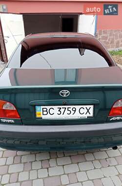 Седан Toyota Avensis 2000 в Львове