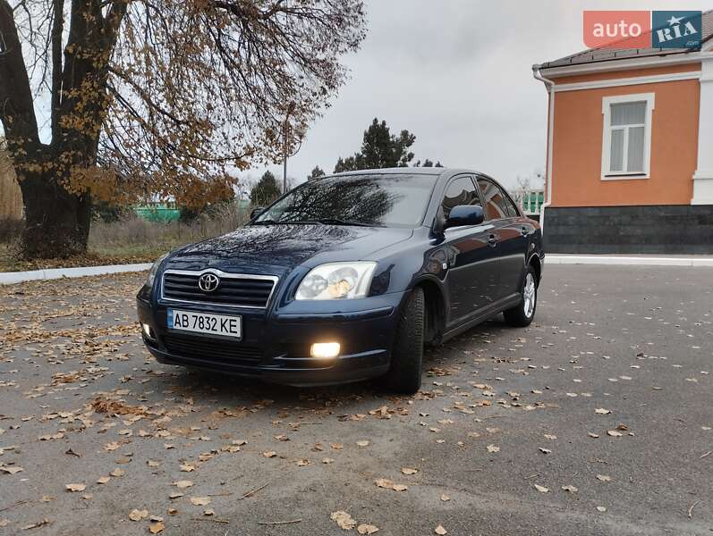 Седан Toyota Avensis 2003 в Хмельнике