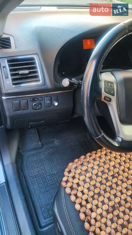 Универсал Toyota Avensis 2012 в Черноморске