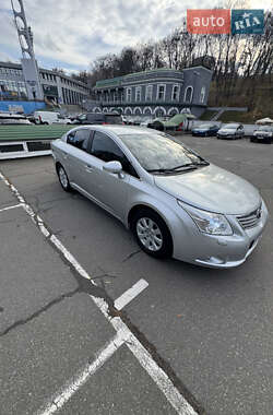 Седан Toyota Avensis 2012 в Києві