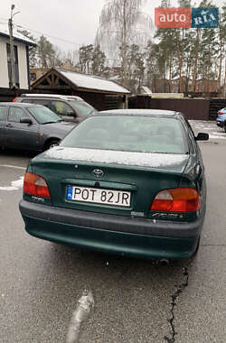 Седан Toyota Avensis 2001 в 