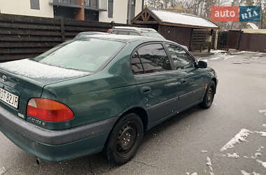 Седан Toyota Avensis 2001 в 