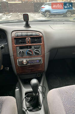Седан Toyota Avensis 2001 в 
