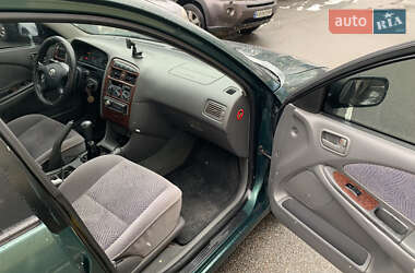 Седан Toyota Avensis 2001 в 