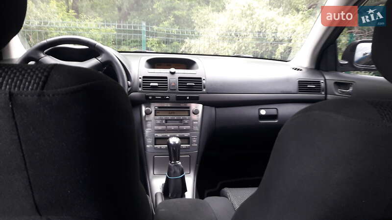 Седан Toyota Avensis 2004 в Днепре