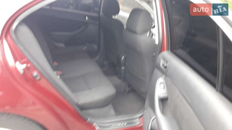 Седан Toyota Avensis 2004 в Днепре