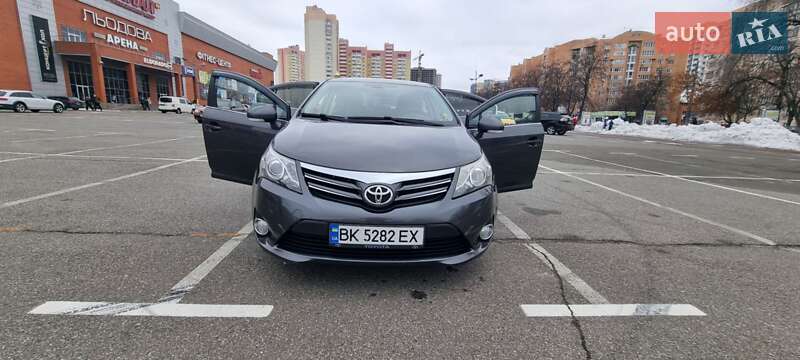 Седан Toyota Avensis 2012 в Броварах