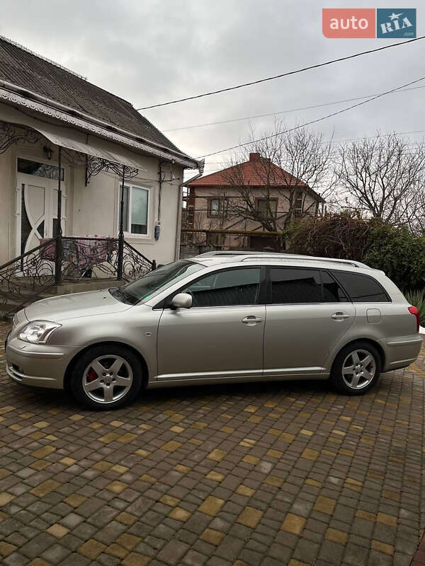 Универсал Toyota Avensis 2005 в Черновцах