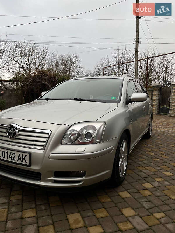 Универсал Toyota Avensis 2005 в Черновцах