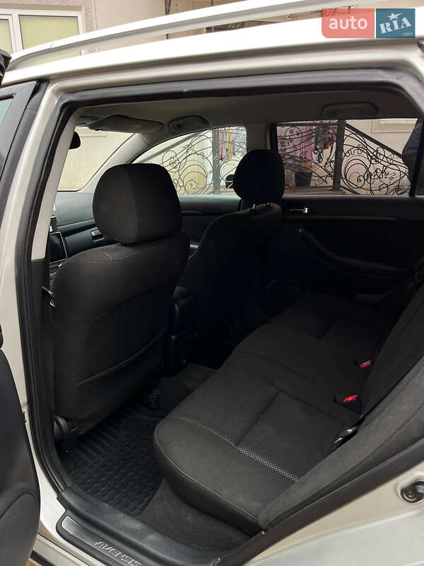 Универсал Toyota Avensis 2005 в Черновцах