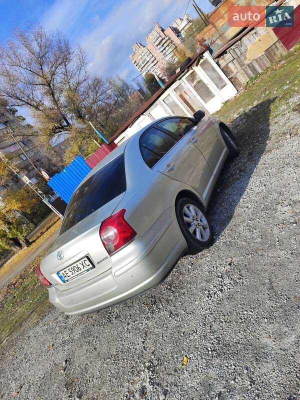 Седан Toyota Avensis 2006 в Дніпрі