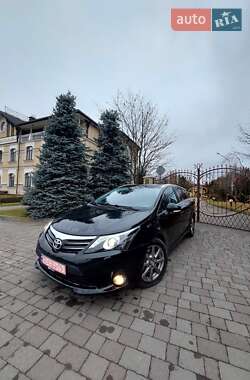 Універсал Toyota Avensis 2012 в Сарнах