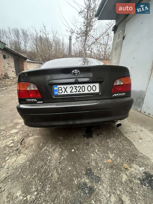 Седан Toyota Avensis 2000 в Хмельницькому