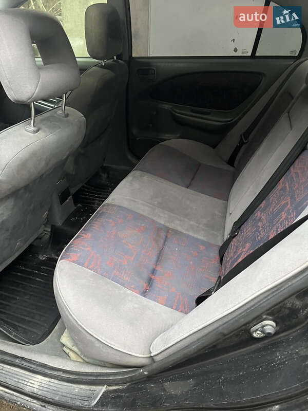 Седан Toyota Avensis 2000 в Хмельницькому