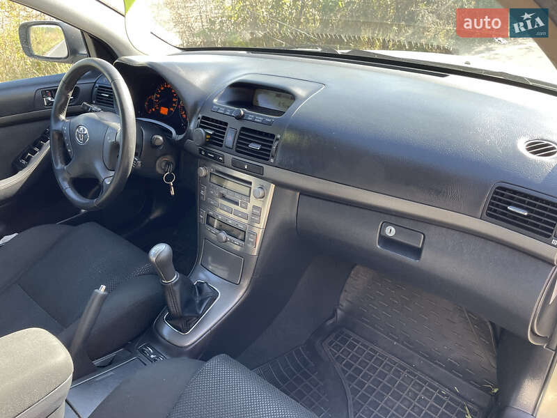 Универсал Toyota Avensis 2005 в Христиновке