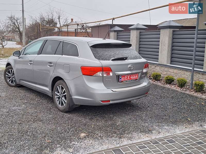 Универсал Toyota Avensis 2012 в Ананьеве