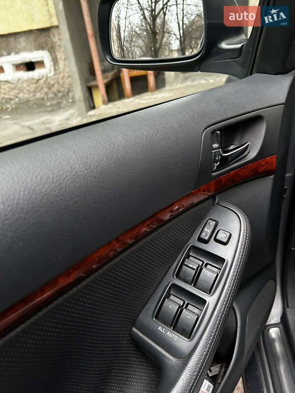 Лифтбек Toyota Avensis 2004 в Кривом Роге фото 10 Лифтбек Toyota Avensis 2004 в Кривом Роге