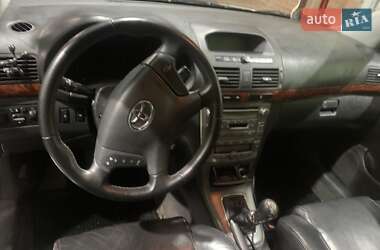 Ліфтбек Toyota Avensis 2005 в Рокитному