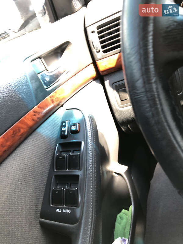 Седан Toyota Avensis 2005 в Черновцах