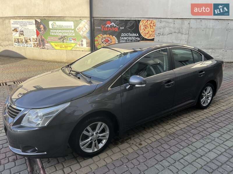 Седан Toyota Avensis 2011 в Тернополі