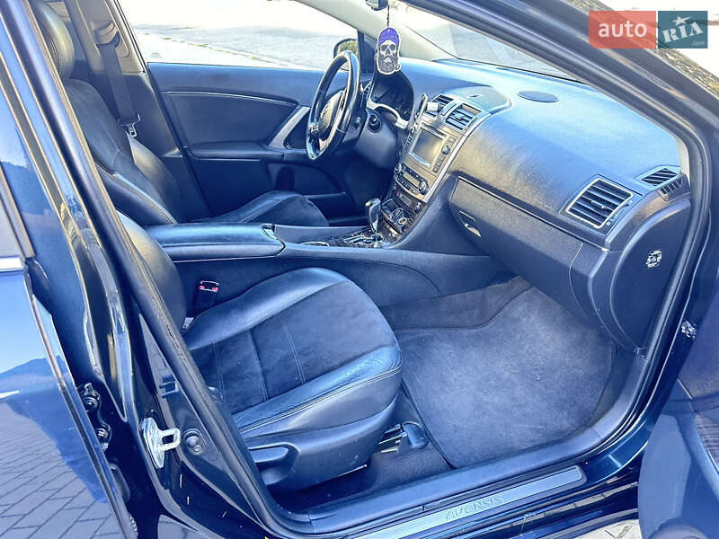 Універсал Toyota Avensis 2012 в Одесі