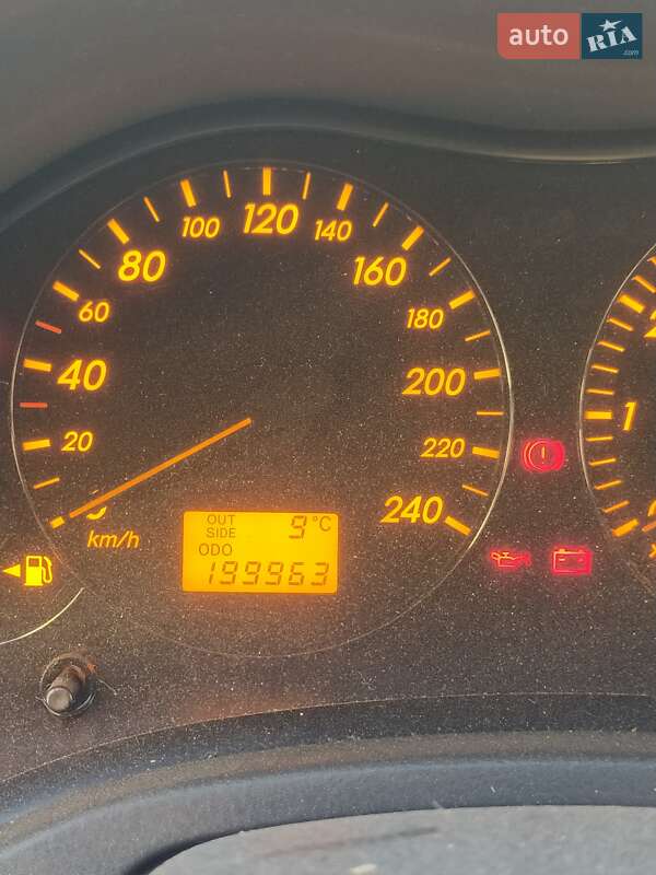 Универсал Toyota Avensis 2005 в Черновцах