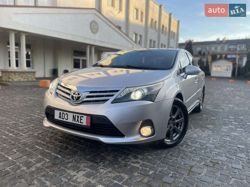 Седан Toyota Avensis 2013 в Коломиї